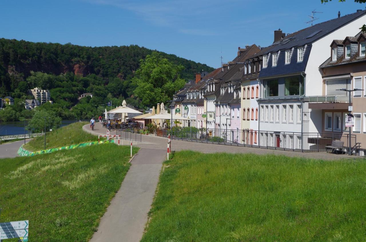 Wohnen Am Trierer Moselufer Apartment Bagian luar foto